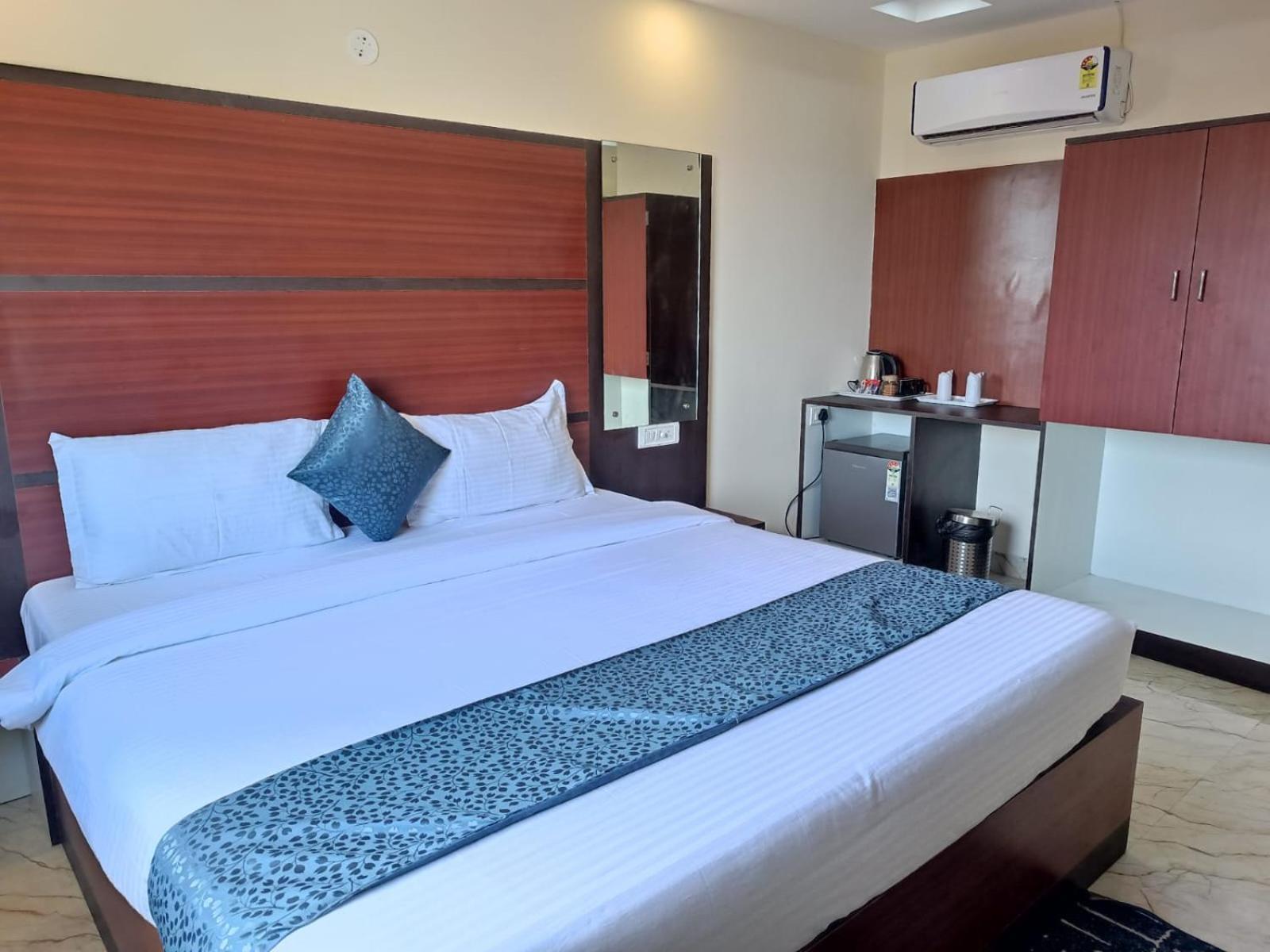 Mom Hotel - Unit Of Mom Hotel Puri Exterior photo