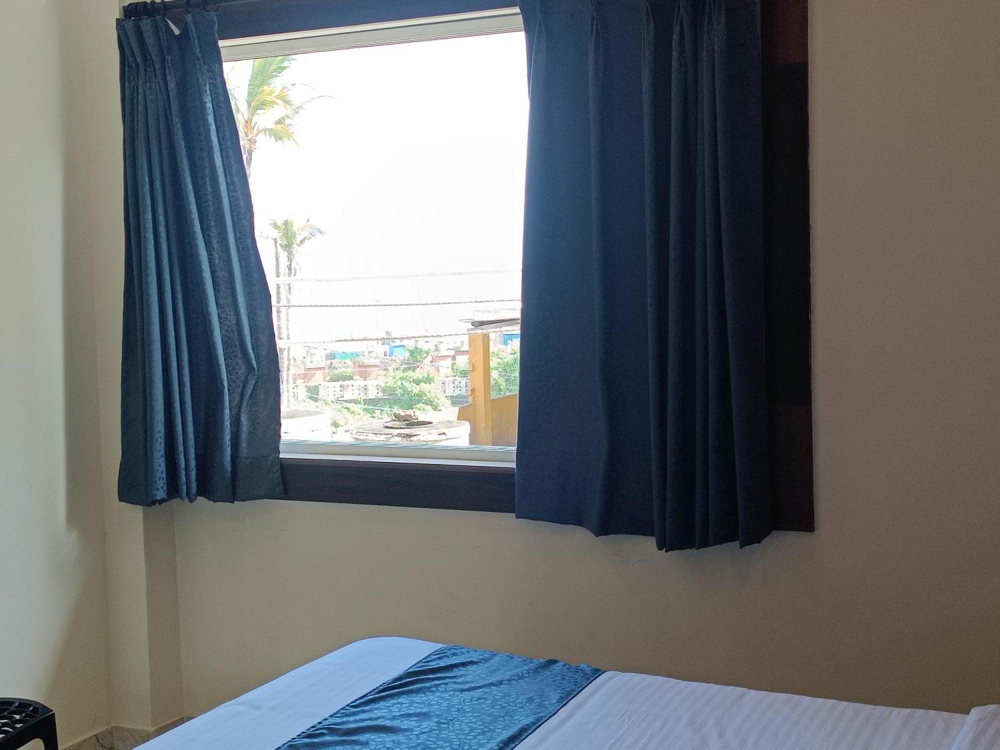 Mom Hotel - Unit Of Mom Hotel Puri Exterior photo