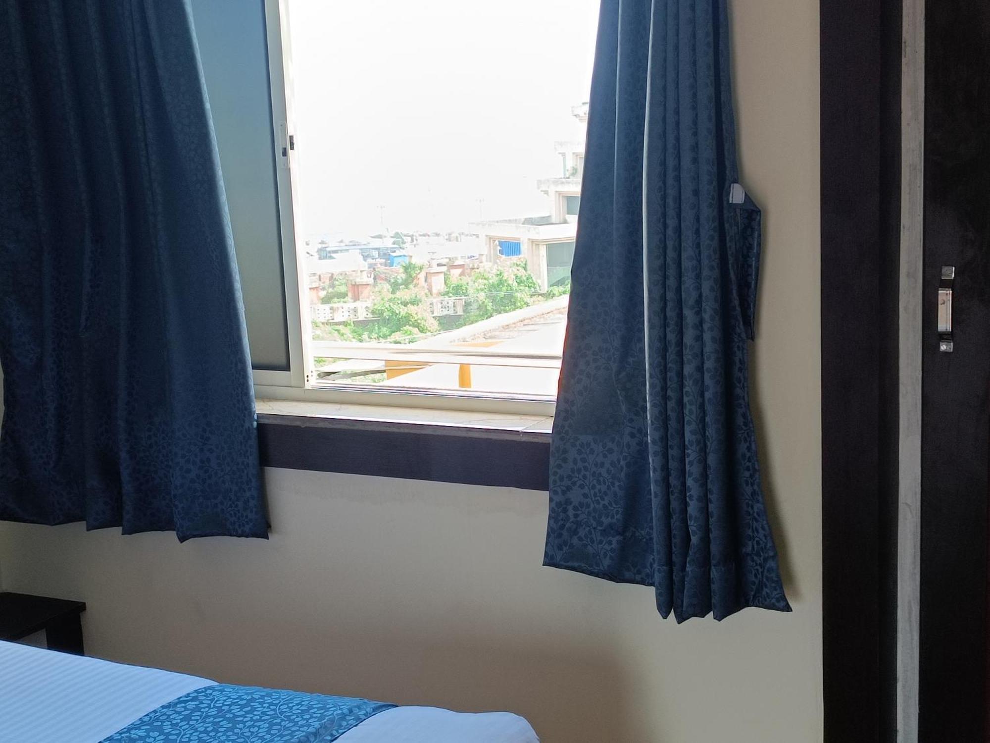 Mom Hotel - Unit Of Mom Hotel Puri Exterior photo