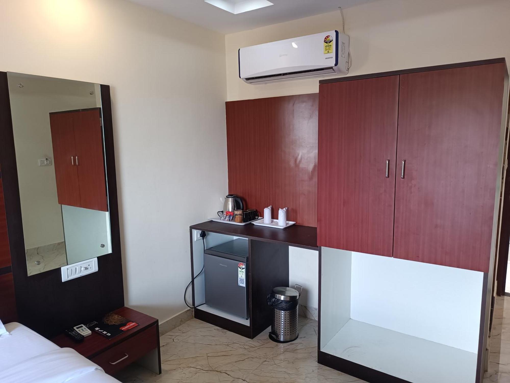 Mom Hotel - Unit Of Mom Hotel Puri Exterior photo
