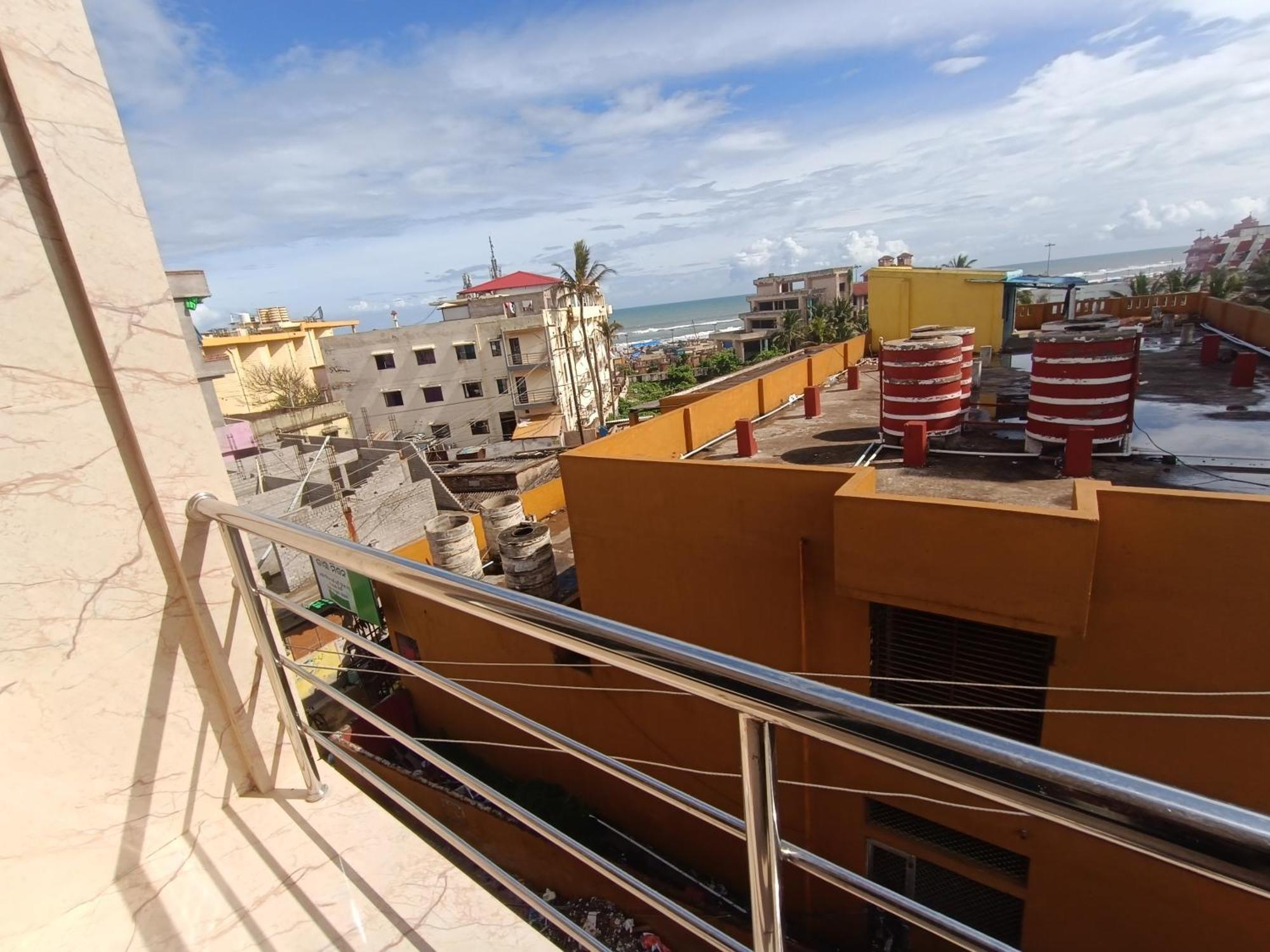 Mom Hotel - Unit Of Mom Hotel Puri Exterior photo