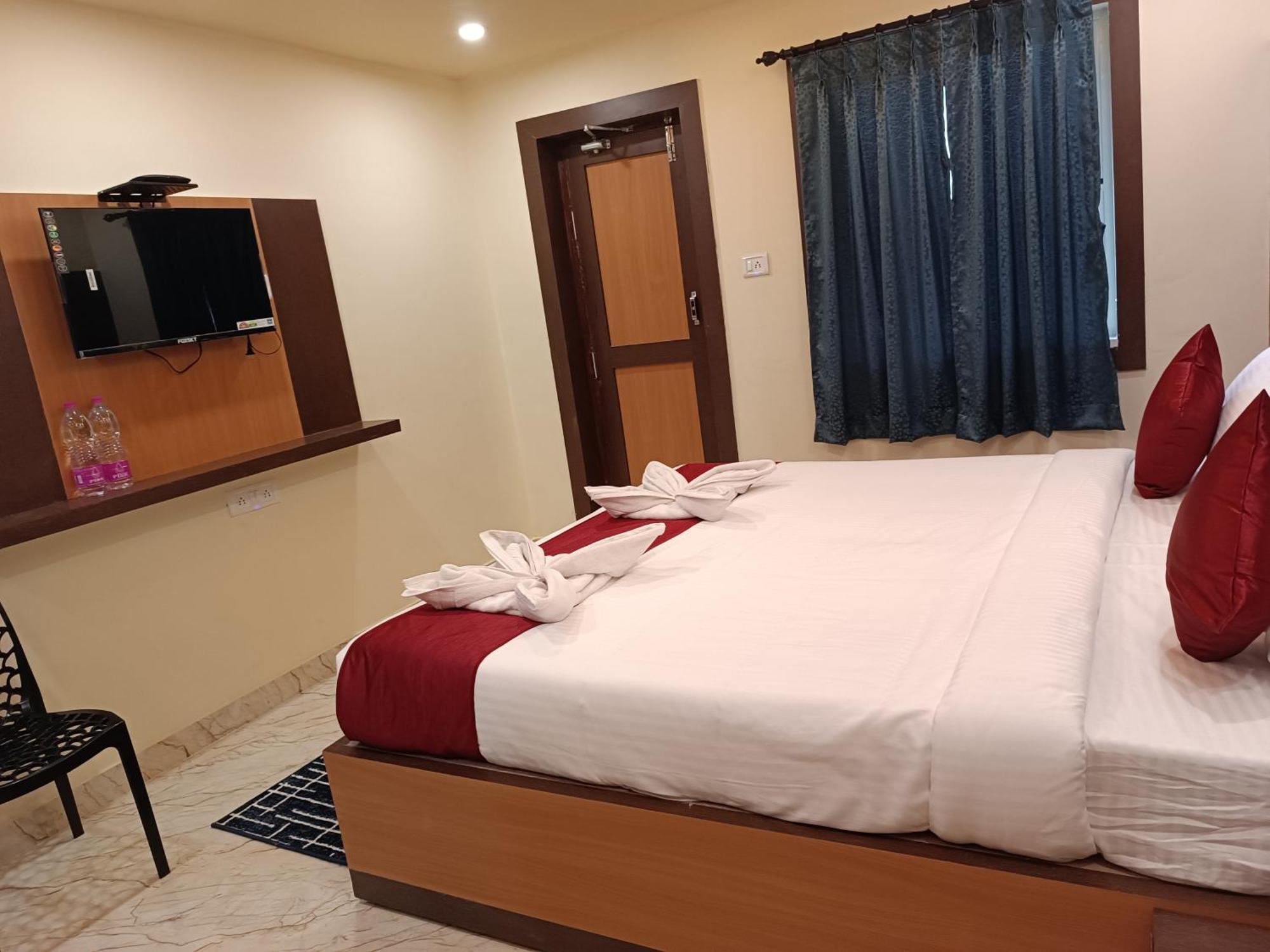 Mom Hotel - Unit Of Mom Hotel Puri Exterior photo