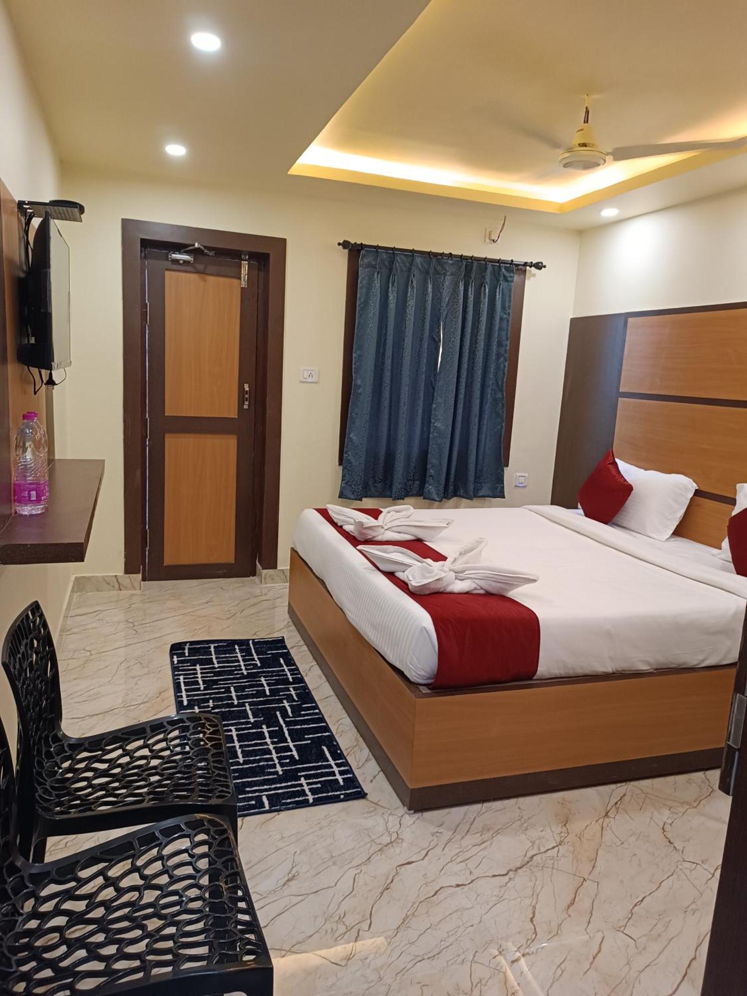 Mom Hotel - Unit Of Mom Hotel Puri Exterior photo